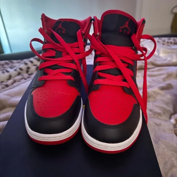 AIR JORDAN 1 MID size 7 youth worn once - Picture 9 of 10